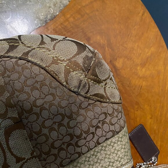 Vintage Coach Handbag with Gold Lame Handle and Trim - Picture 14 of 15